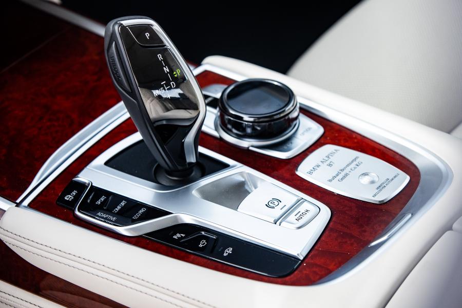 Детали интерьера Alpina B7 Bi-Turbo (G12) 2019 года  (NA) (фото 32 из 40)